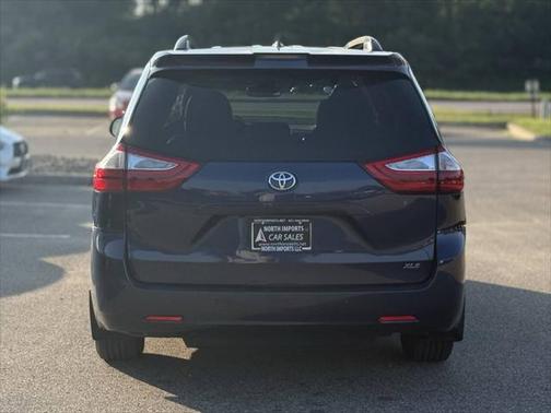 2019 Toyota Sienna XLE
