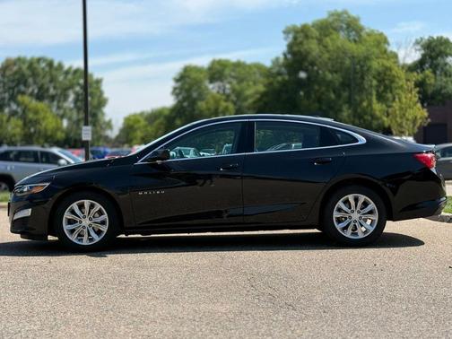 Mosaic Black Metallic 2024 Chevrolet Malibu FWD 1LT