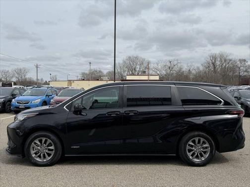 2021 Toyota Sienna LE
