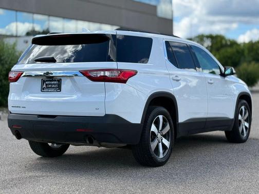 Summit White 2021 Chevrolet Traverse LT Leather