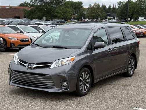 2020 Toyota Sienna XLE Premium