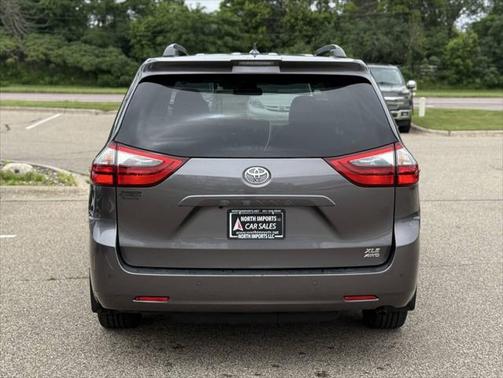 2020 Toyota Sienna XLE Premium