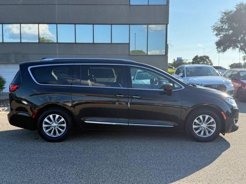 2018 Chrysler Pacifica Touring-L