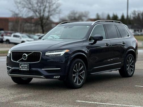 2016 Volvo XC90 T6 Momentum