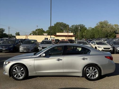 2017 INFINITI Q50 Base