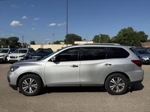 2017 Nissan Pathfinder SL