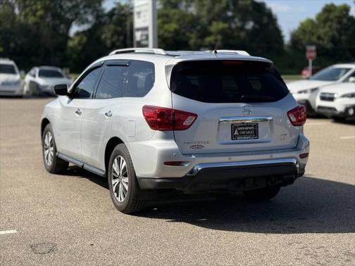 2017 Nissan Pathfinder SL