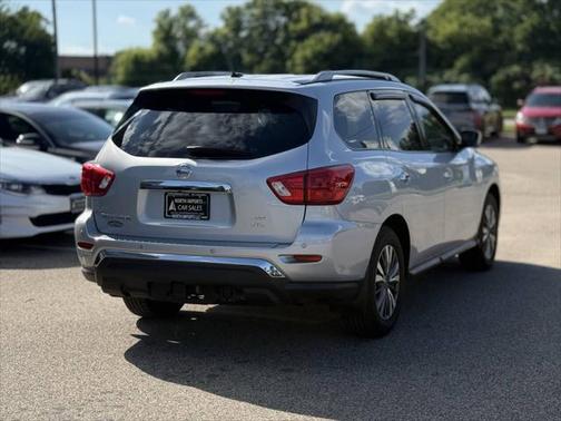2017 Nissan Pathfinder SL