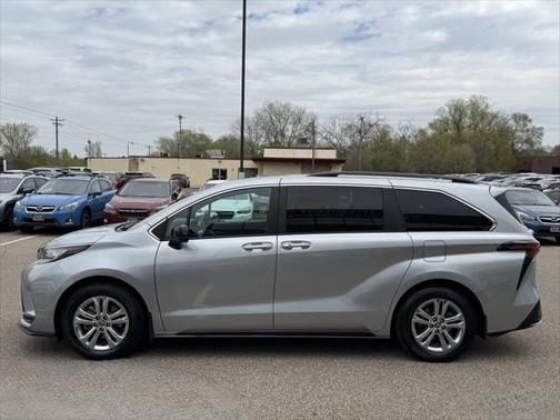 2023 Toyota Sienna XSE 7 Passenger
