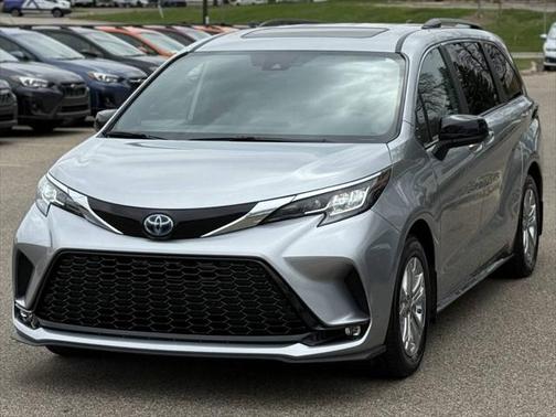 2023 Toyota Sienna XSE 7 Passenger