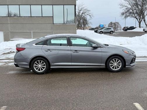 2018 Hyundai SONATA SE
