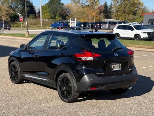 2020 Nissan Kicks SR