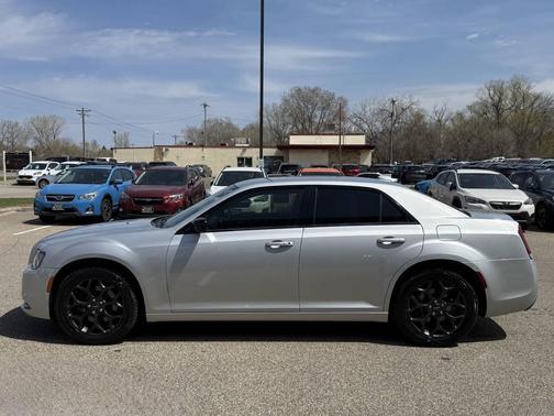 2019 Chrysler 300 Touring