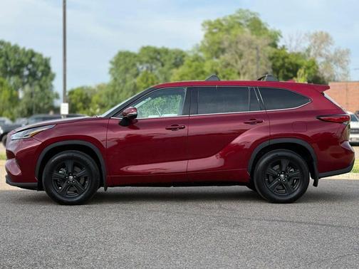 Barcelona Red 2021 Toyota Highlander LE