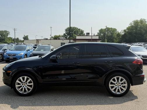 2017 Porsche Cayenne Platinum Edition