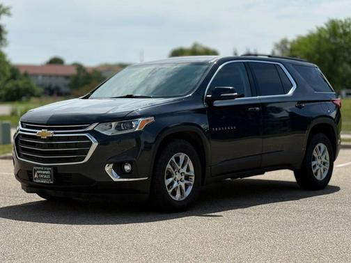 Graphite Metallic 2021 Chevrolet Traverse LT Leather