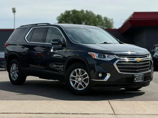 Graphite Metallic 2021 Chevrolet Traverse LT Leather