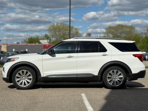 Star White Metallic Tri-Coat 2022 Ford Explorer Limited