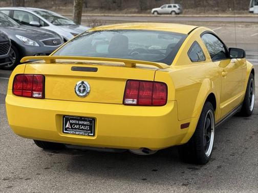 2005 Ford Mustang Deluxe