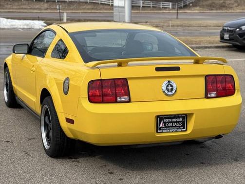 2005 Ford Mustang Deluxe