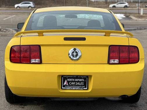 2005 Ford Mustang Deluxe