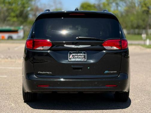 Brilliant Black Crystal Pearlcoat 2019 Chrysler Pacifica Hybrid Touring L