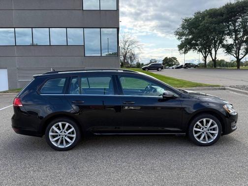 2017 Volkswagen Golf SportWagen TSI SE