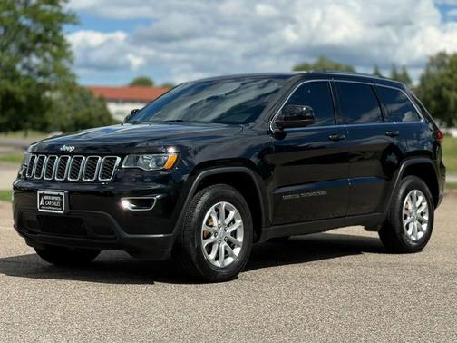Diamond Black Crystal Pearlcoat 2021 Jeep Grand Cherokee Laredo
