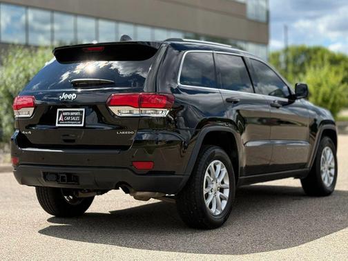 Diamond Black Crystal Pearlcoat 2021 Jeep Grand Cherokee Laredo