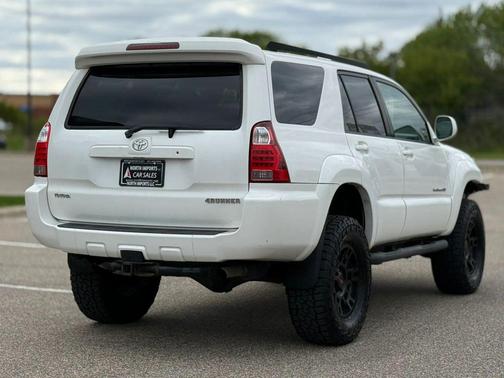 Natural White 2007 Toyota 4Runner Sport V8