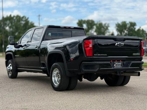 Black 2022 Chevrolet Silverado 3500 High Country