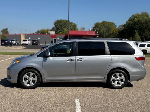 2017 Toyota Sienna LE