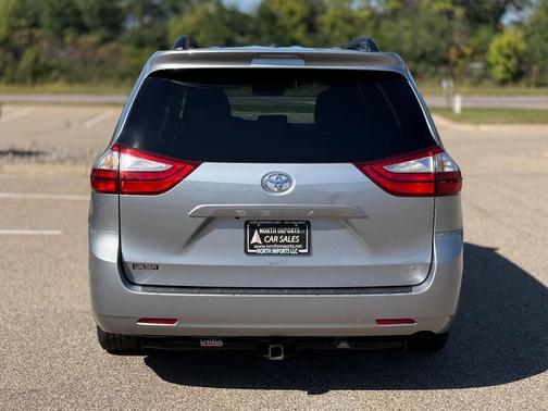 2017 Toyota Sienna LE