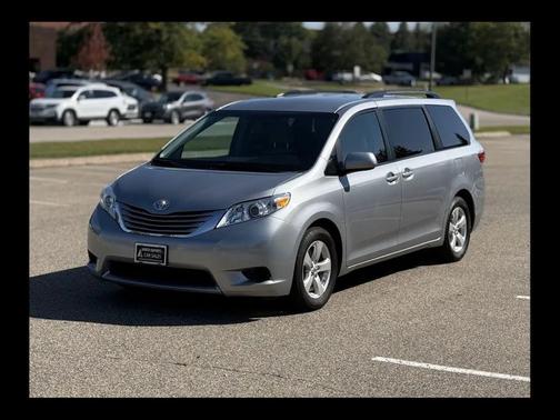 2017 Toyota Sienna LE