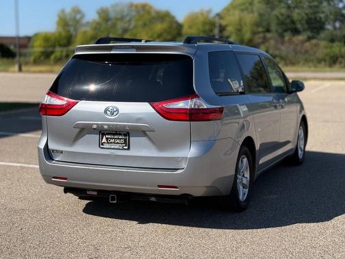 2017 Toyota Sienna LE