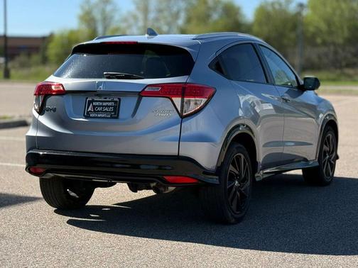 Lunar Silver Metallic 2022 Honda HR-V AWD Sport
