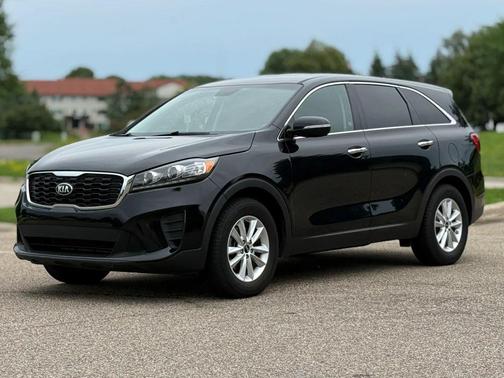 Black 2019 Kia Sorento L