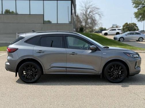 2023 Ford Escape ST-Line Elite