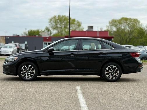 Deep Black Pearl 2022 Volkswagen Jetta 1.5T S