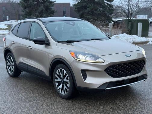 2020 Ford Escape SE