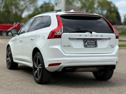 Crystal White Pearl Metallic 2017 Volvo XC60 T6 R-Design