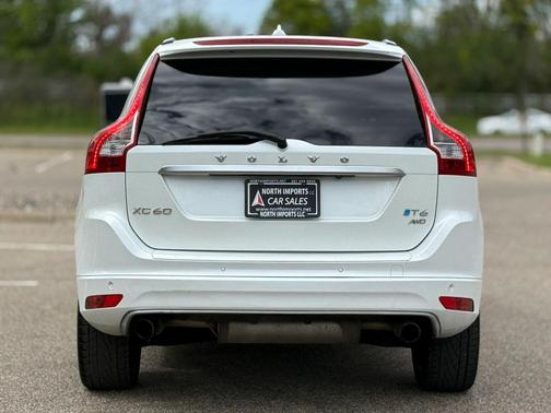 Crystal White Pearl Metallic 2017 Volvo XC60 T6 R-Design