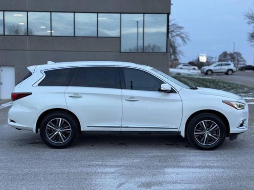 2017 INFINITI QX60 Base