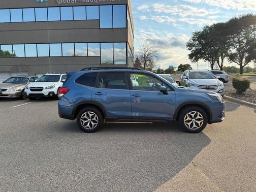 2022 Subaru Forester Premium