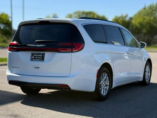Bright White Clearcoat 2022 Chrysler Pacifica Touring L