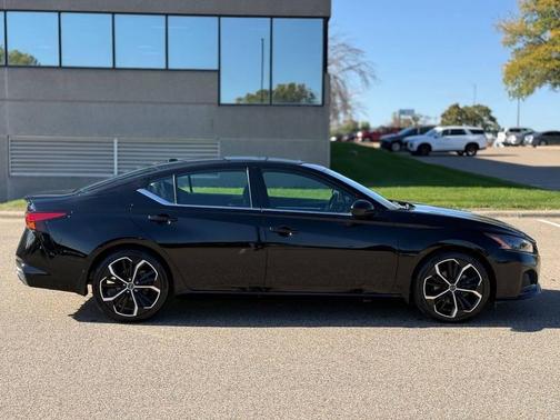 2023 Nissan Altima SR FWD
