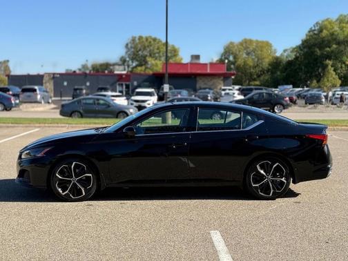2023 Nissan Altima SR FWD