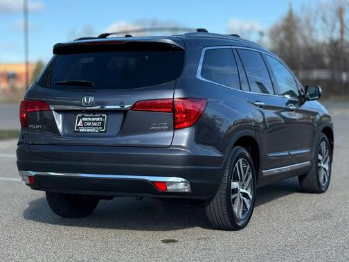 Modern Steel Metallic 2018 Honda Pilot Elite
