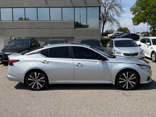 2021 Nissan Altima SR FWD
