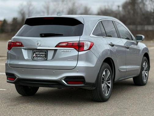 Lunar Silver Metallic 2018 Acura RDX Advance Package